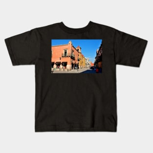 Rue de Queretaro, Mexique Kids T-Shirt